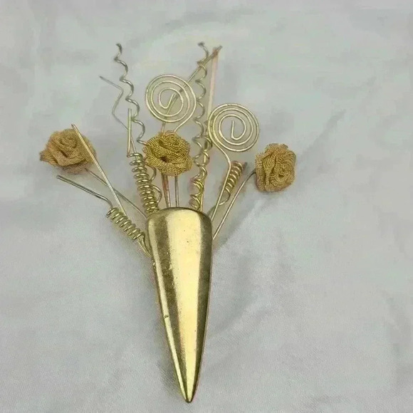 Vintage Gold-toned mesh flowers brooch - Picture 3 of 17